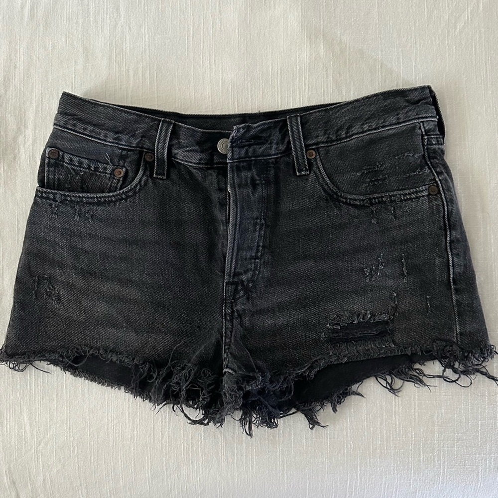 Levi’s 501 shorts - dark gray jean shorts size 28